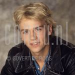 15-01-1991 Antonie Kamerling at studio in Aalsmeer, on behalf of Goede Tijden Slechte Tijden.

[keywords]Posed, Headshot, Eyecontact, Smiling, Actor[/keywords]